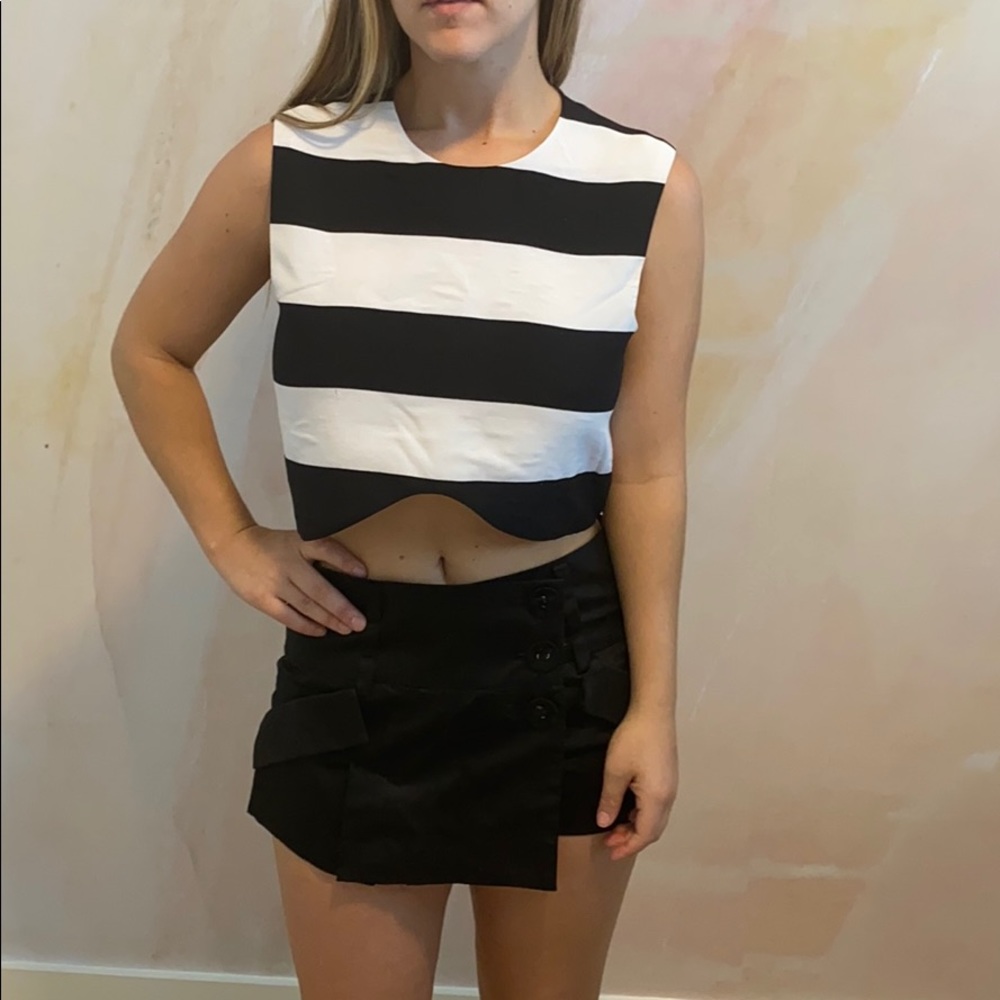 Black & white asymmetric top